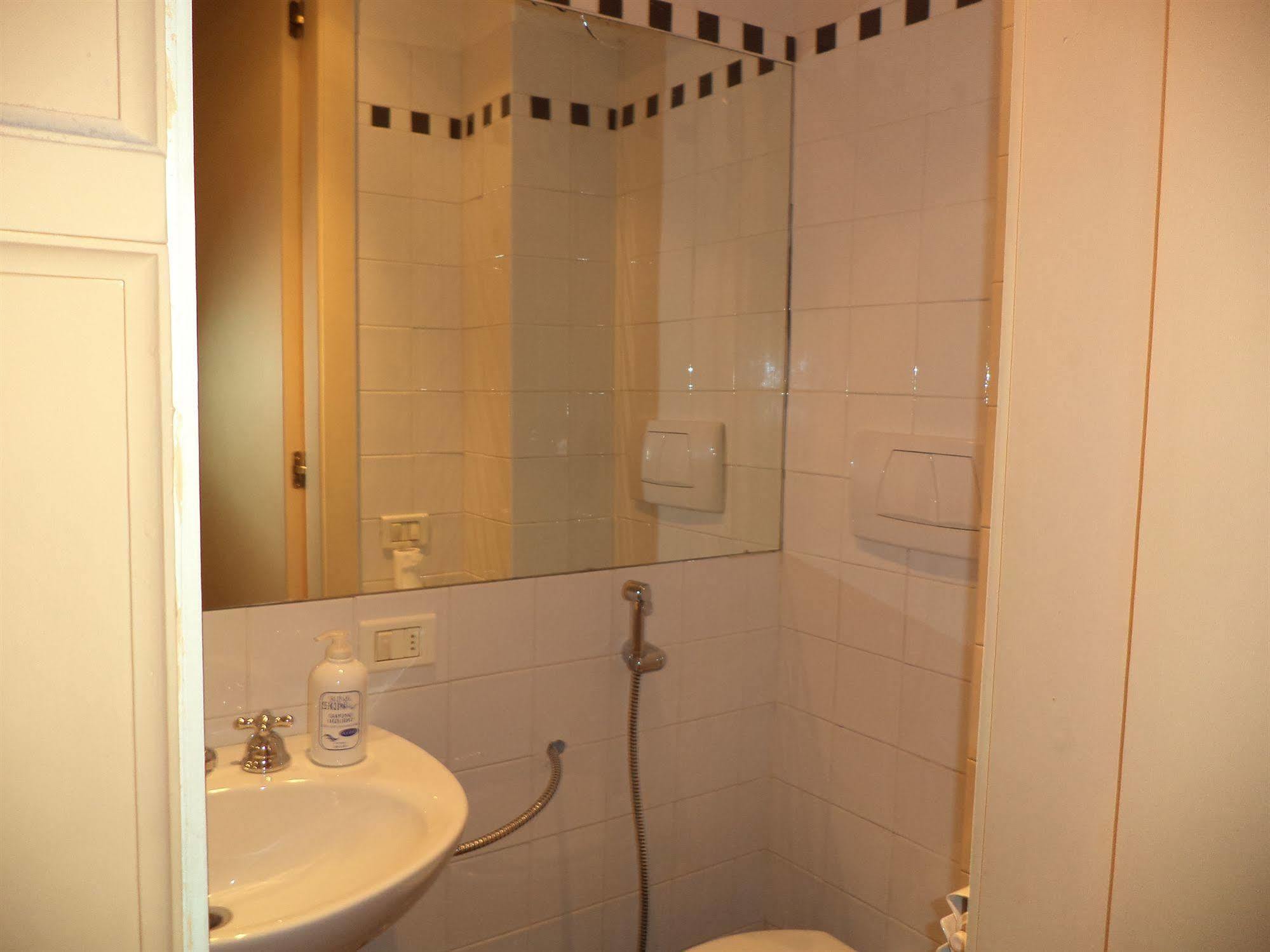 Enjoy Roma Bed and Breakfast Εξωτερικό φωτογραφία